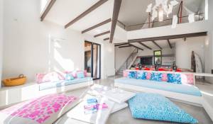 Alquiler por temporada Villa Es Cubells