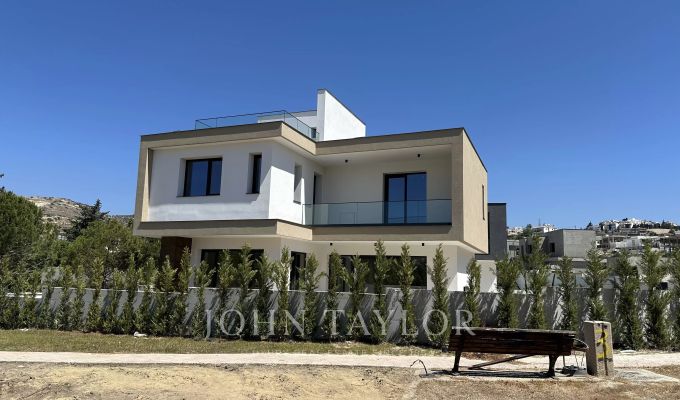 Nueva construcción Entrega el 06/26 Agios Tychonas