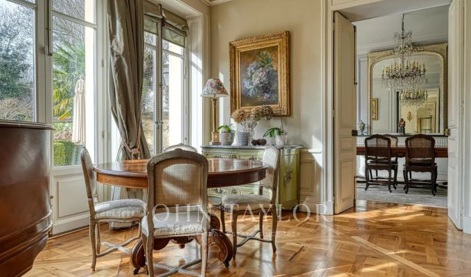 Venta Palacete Versailles