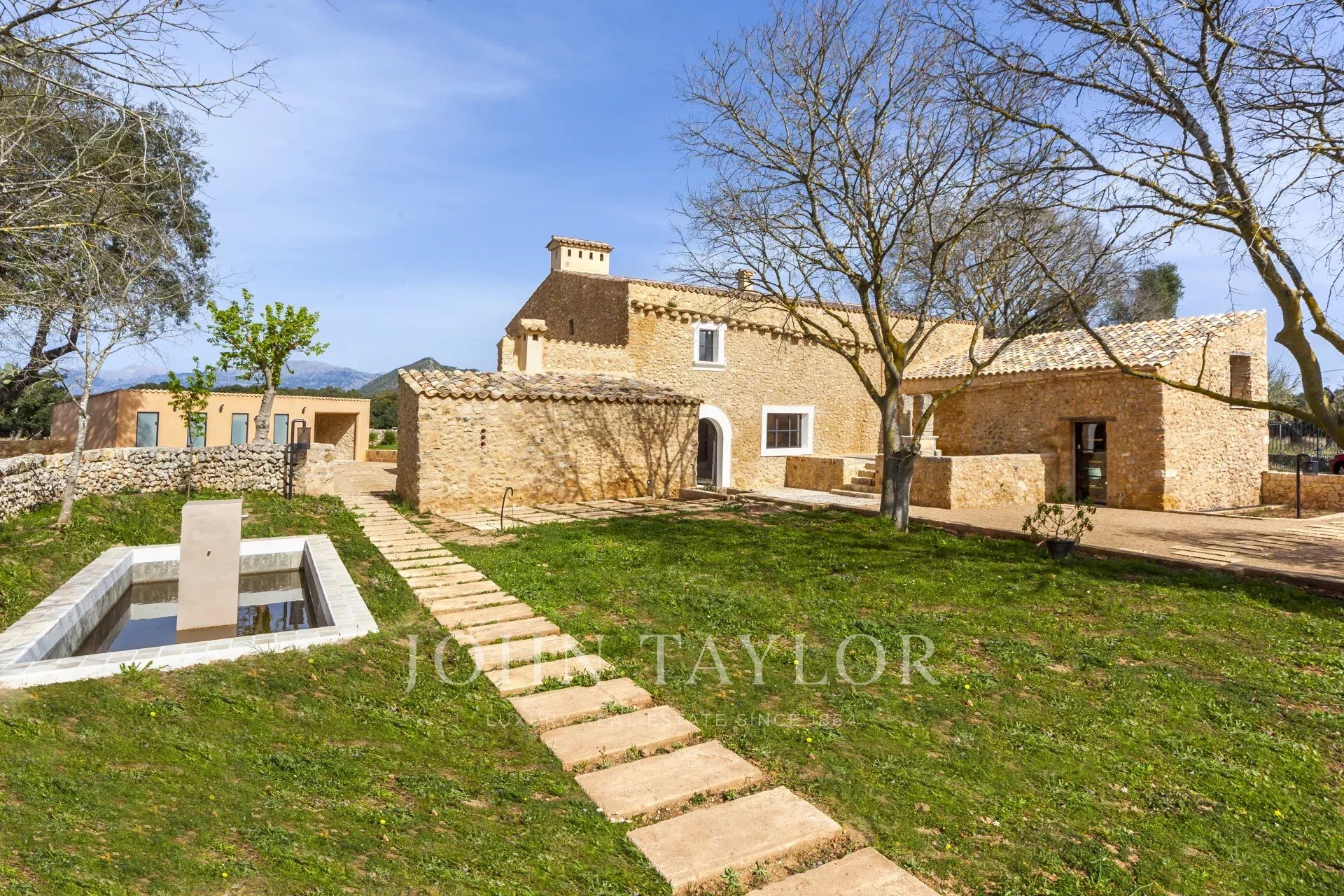 Villa for sale in Llubí — photo 1